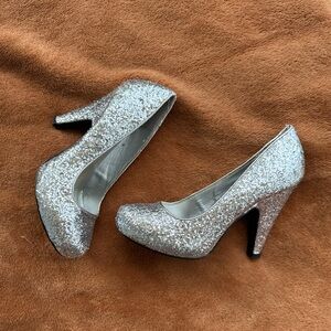 QUPID Glitter Pumps